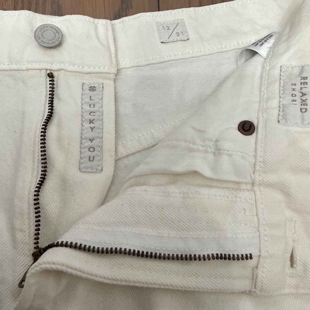 Lucky Brand Relaxed Short White Denim High Rise Frayed Raw Hem Womens Size 12/31 - Picture 4 of 8